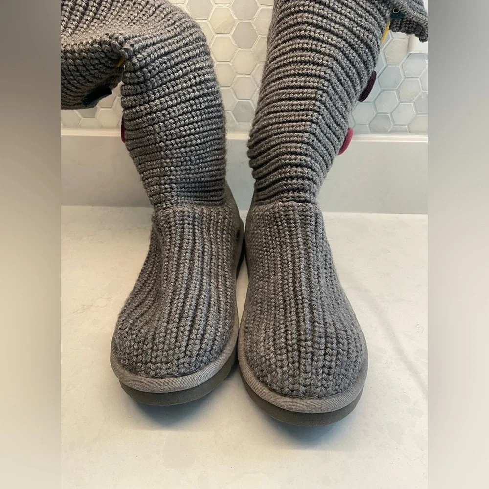UGG Gray Knit Fabric & Suede Multicolor Felt Buttons‎ Sweater Boots Size 6